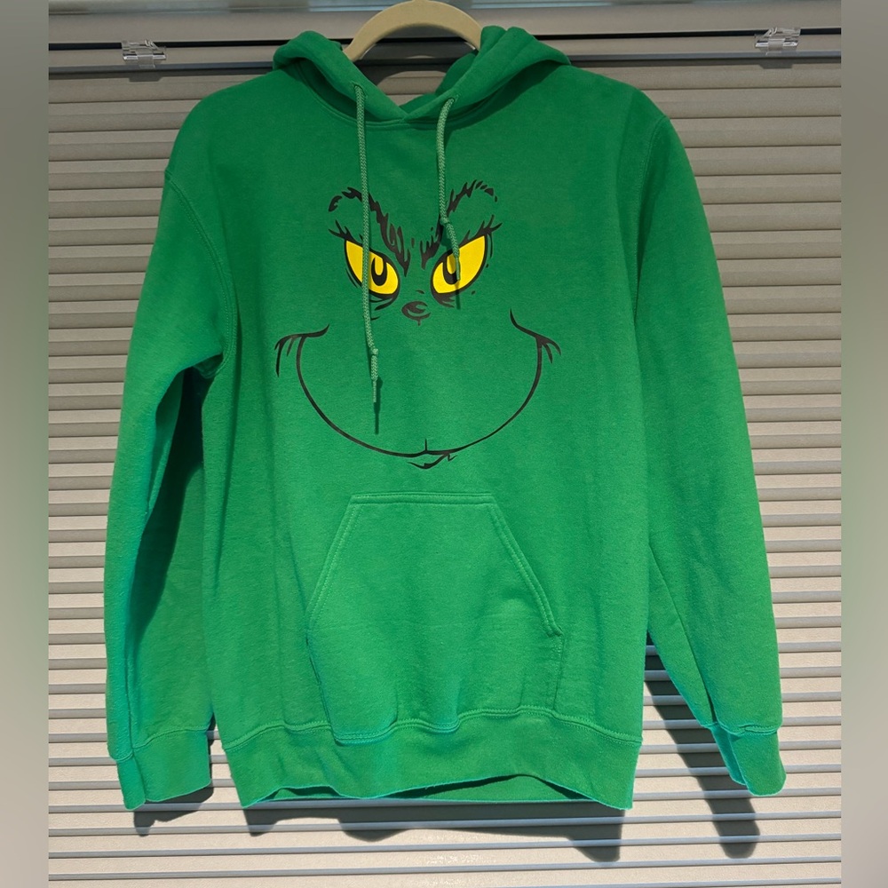 Cute Grinch hoodie!